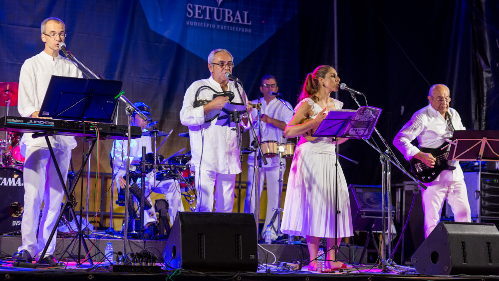 3 palcos e dezenas de artistas dão música à Feira de Sant’Iago