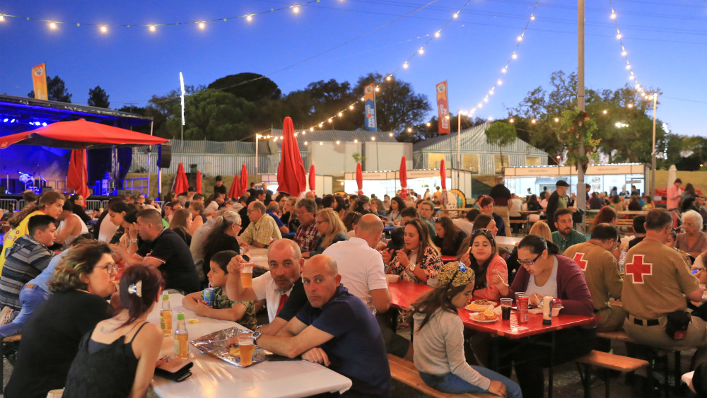 No Pátio dos Sabores há choco frito, cachupa, sandes de leitão e muito mais