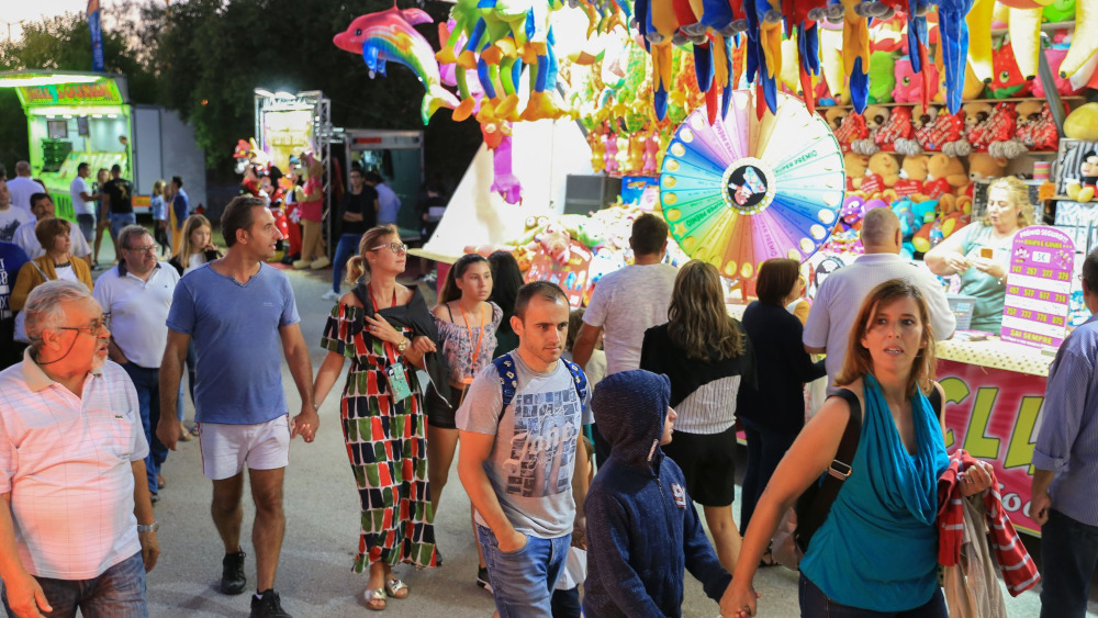 “Sai sempre prémio”: as histórias das roletas e dos tiros ao alvo na feira